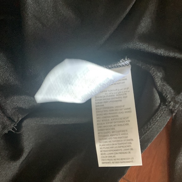 ADIKA Long Sleeve Black Tie Waist Deep V Crop Ring Top Size Large - Picture 8 of 8